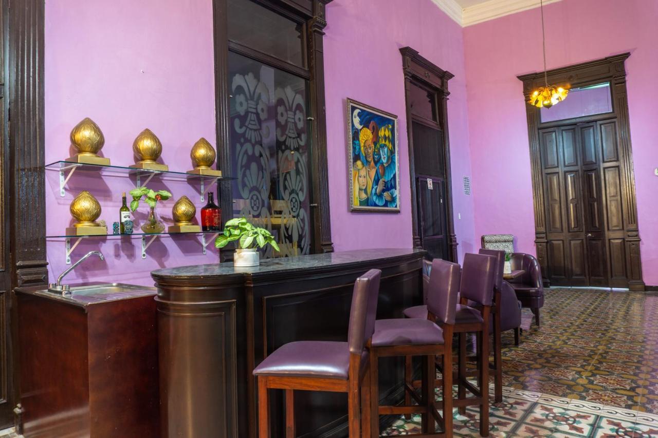 Hotel Lavanda Cas Merida Mérida Exterior foto The bar at the Purple Room