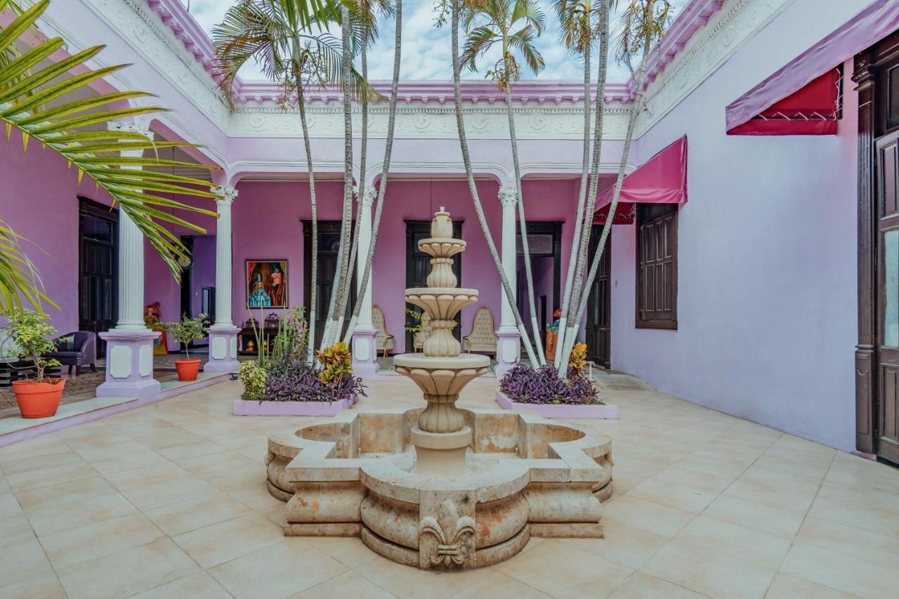 Hotel Lavanda Cas Merida Mérida Exterior foto Fountain in the courtyard of the house