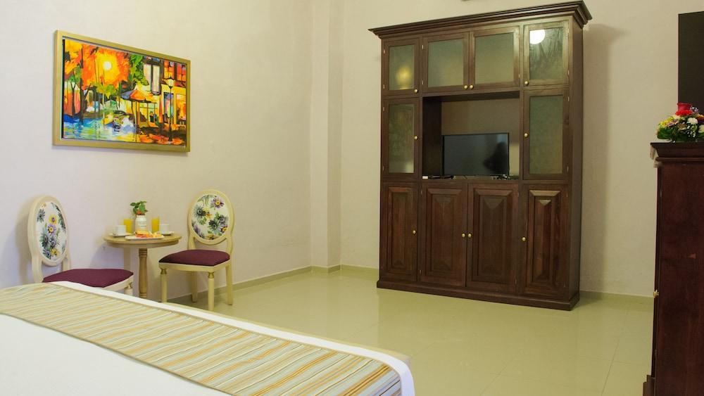 Hotel Lavanda Cas Merida Mérida Exterior foto A room at the hotel
