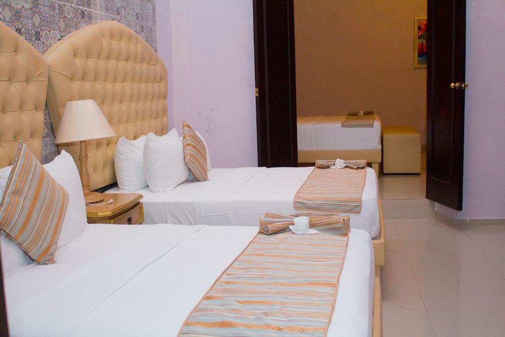 Hotel Lavanda Cas Merida Mérida Exterior foto A room at the hotel