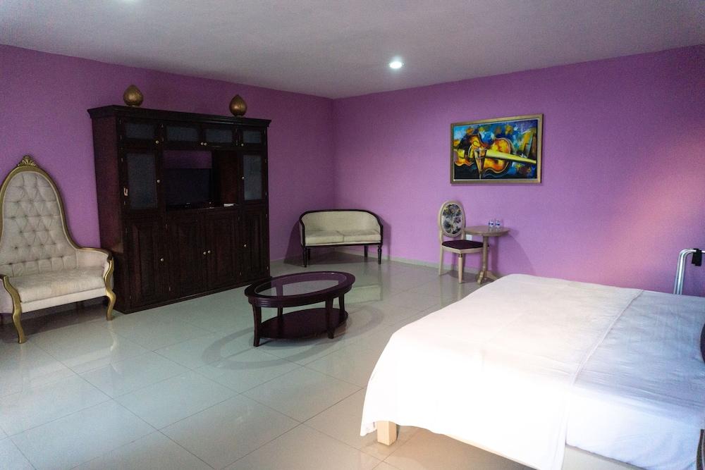 Hotel Lavanda Cas Merida Mérida Exterior foto A room at the hotel